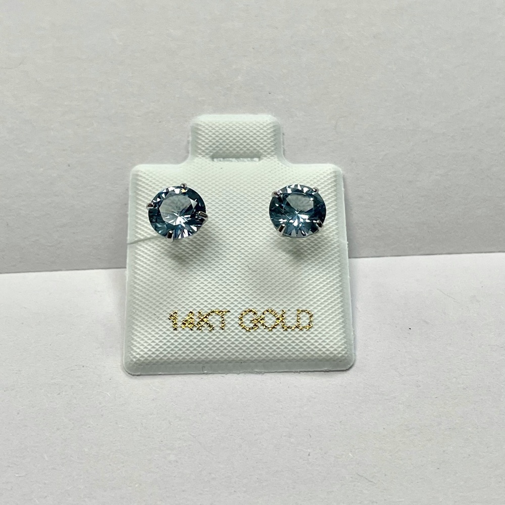 14 Karat Solid White Gold Aqua 6x6 mm Cz Stud